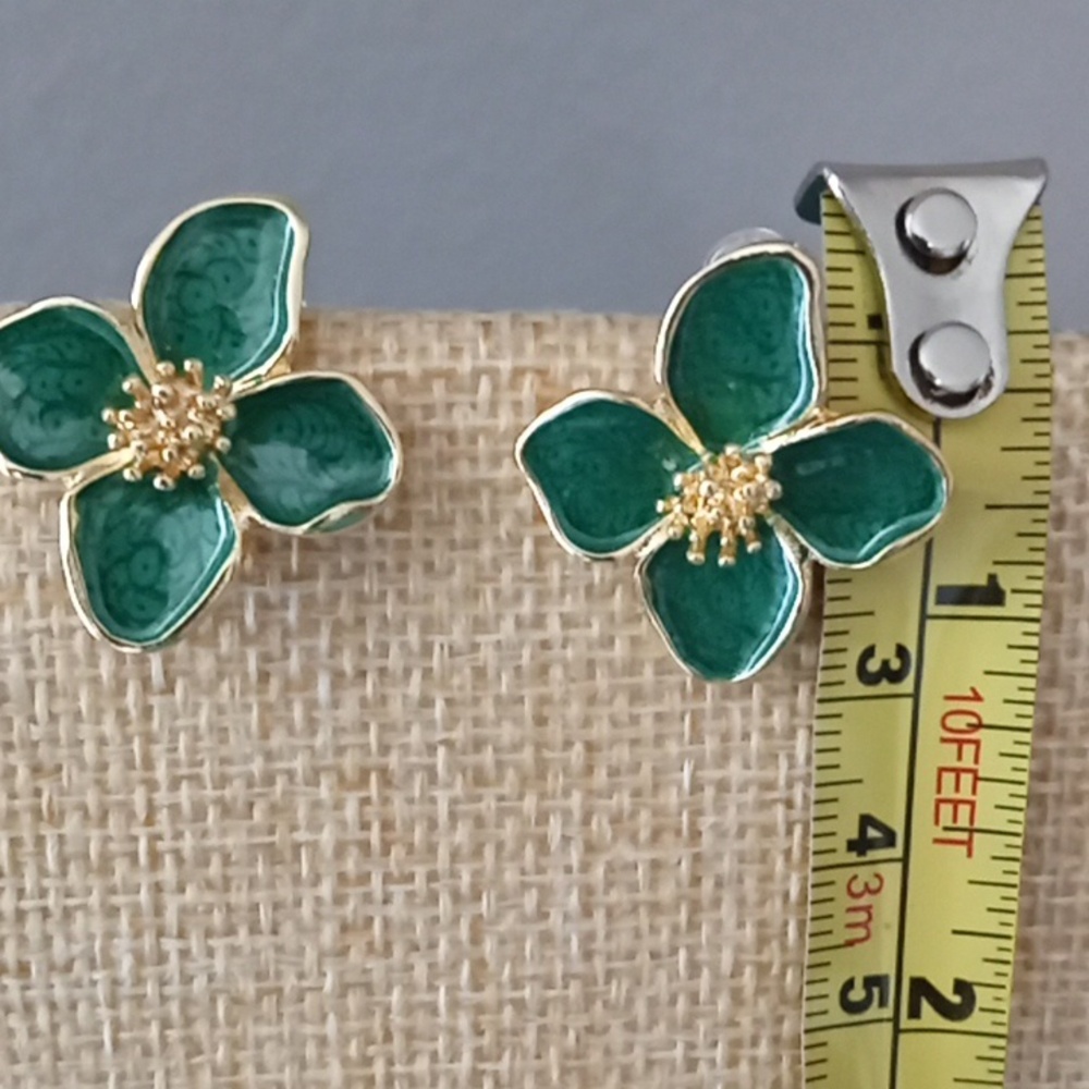 New Green Tropical Flower Earrings - Picture 5 of 5